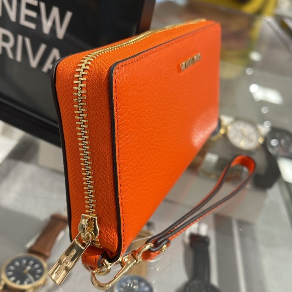 MICHAEL KORS JST
Leather Continental Wristlet Phone Case Wallet
Poppy
NWT - Picture 14 of 16